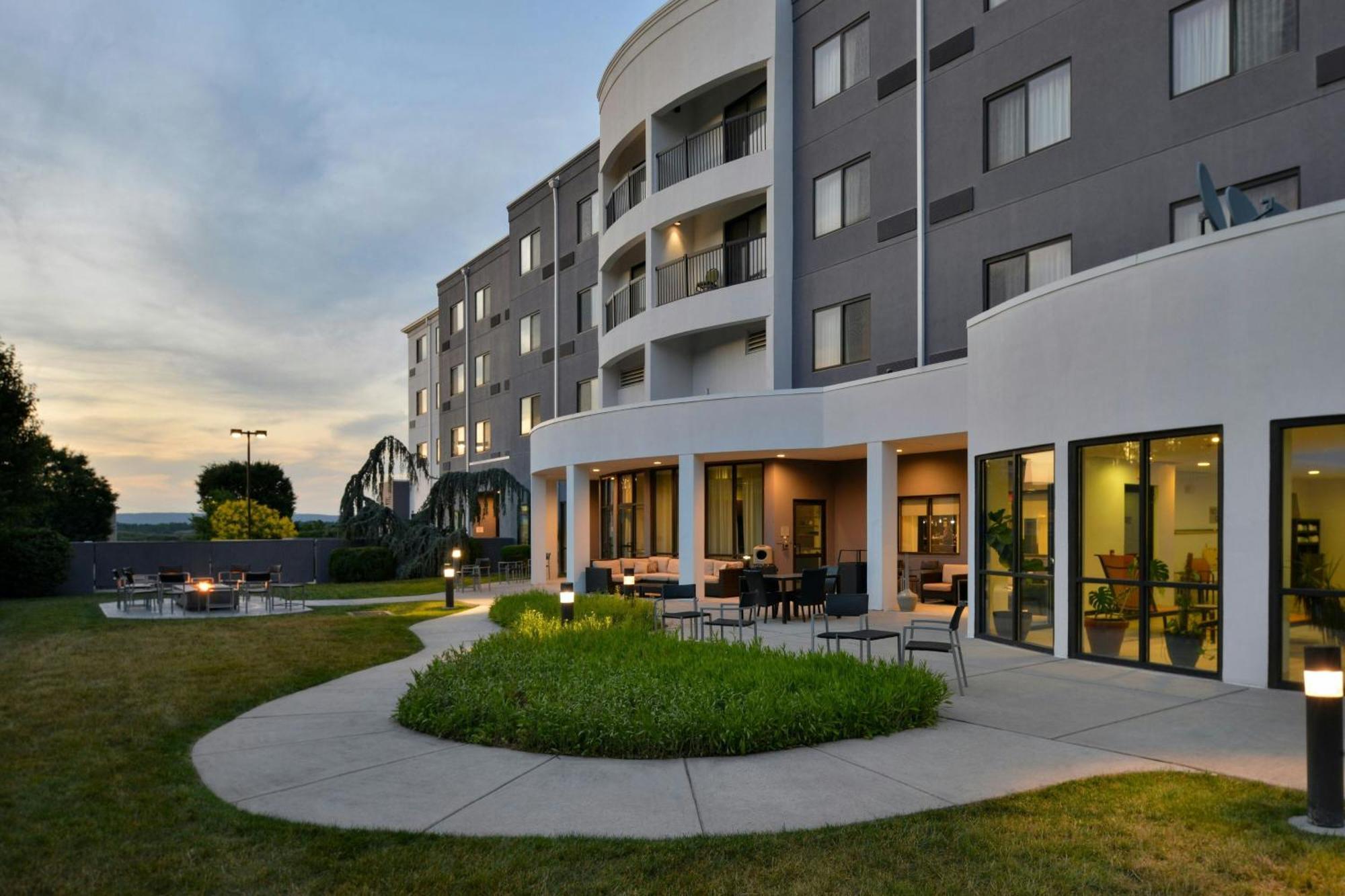 Courtyard By Marriott Harrisburg Hershey Exterior foto
